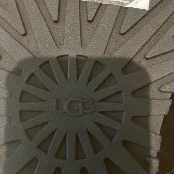 NWOT Ugg Platform Sweater Letter Boots - Size 9 - Picture 10 of 12